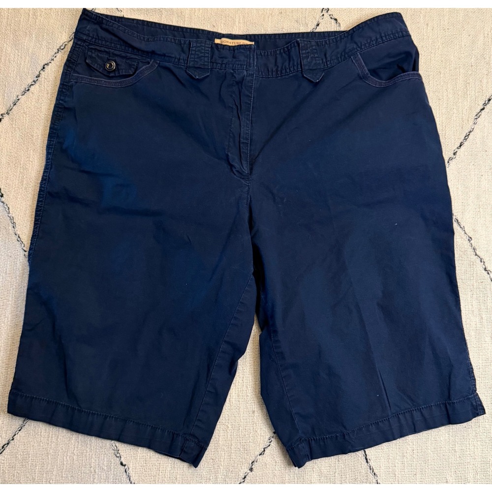 Covington Signature Fit Navy Blue Shorts Womens 16 Mid Rise Casual Bermuda